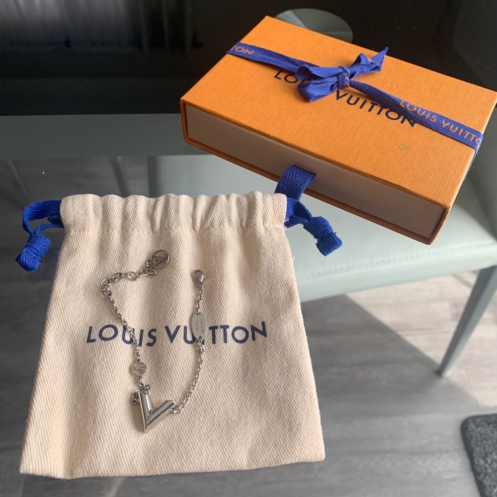 Louis Vuitton Essential V Supple Bracelet